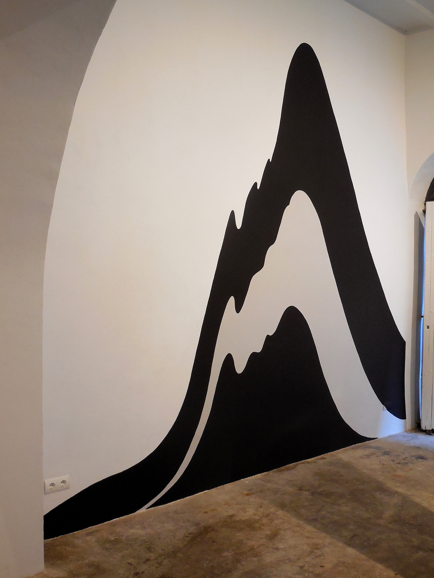 «Hubbert curve. Production of oil, gas and coal from 1900 to 2096 », Ecological painting on wall, 475 x 425 cm, ©PSJM2015